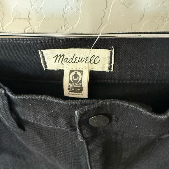 Madewell|Mid rise kick out jeans in solid black,size 31 tall•••Classic staple - Picture 10 of 16